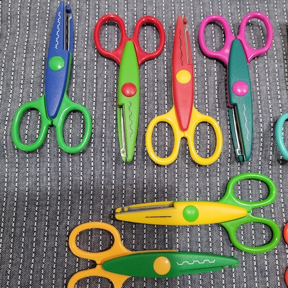 Crafters' Bundle - Miscellaneous Assortment of Arts and Craft Supplies - Picture 8 of 12